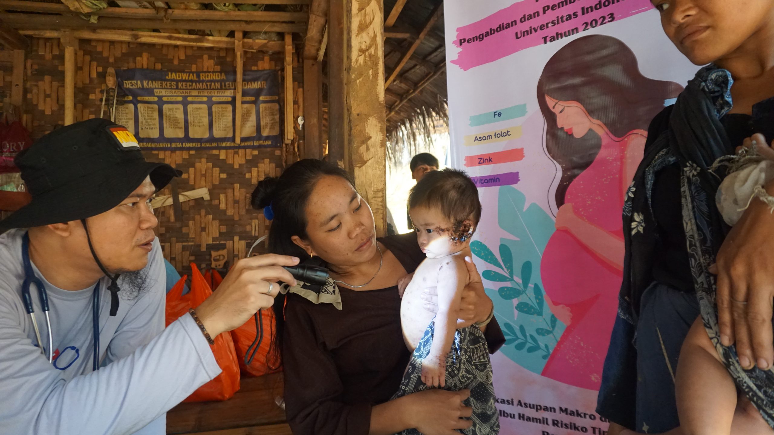 Cegah Gizi Buruk Balita Dengan Pengenalan Makanan Dan Minuman Sehat, Farmasi UI Beri Bantuan Ke Warga Badui, Banten